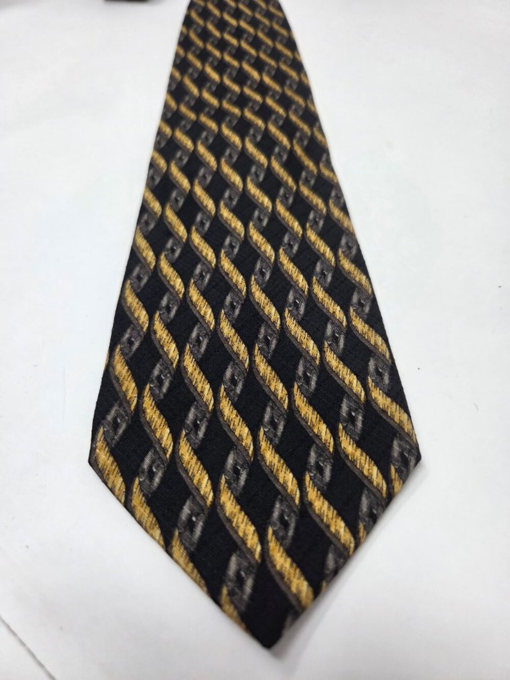 100% Silk Valentino Cravatte Black Gold Geometric Silk Necktie 57 Inch Italy